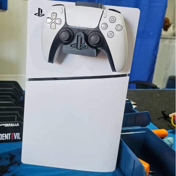 Suporte Frontal para Controle PS5 – Encaixe no Console – Não Requer Furos