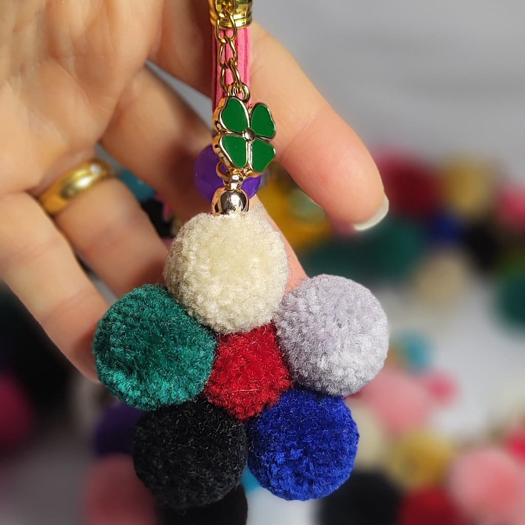 Kit Chaveiro pompom Florzinha -  12 unidades colorido lembrancinha mochila chave bolsa escola igreja brinde .