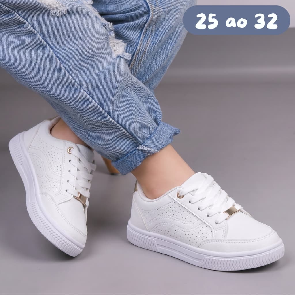Sapato infantil branco casual confortável leve com design moderno e acabamento premium