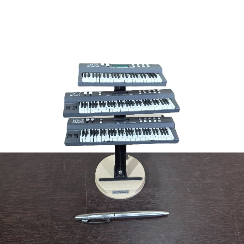 Lembrancinha Mini Antiga Colecionável Teclado 18x15x11cm
