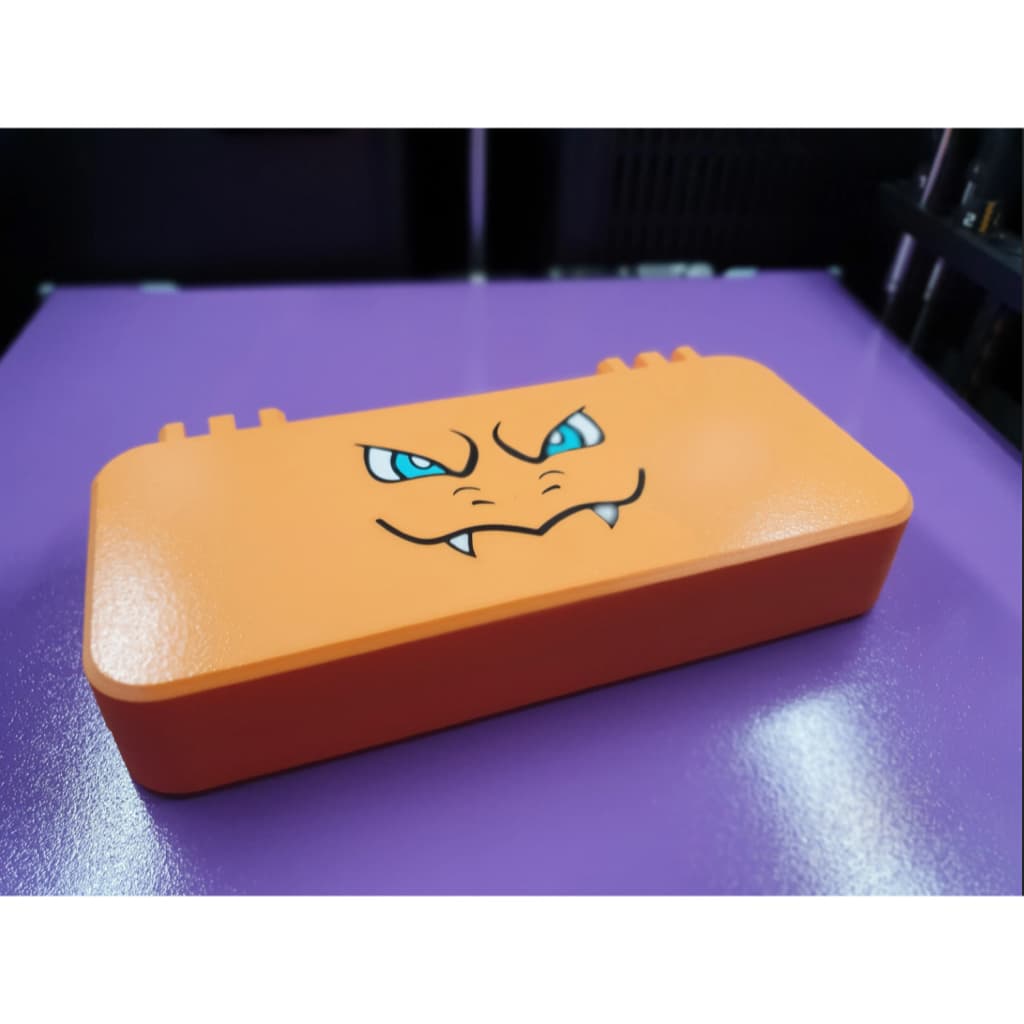 Estojo Charizard Pokémon 3D com Tampa Articulada | Case Escolar Organizador Multiuso