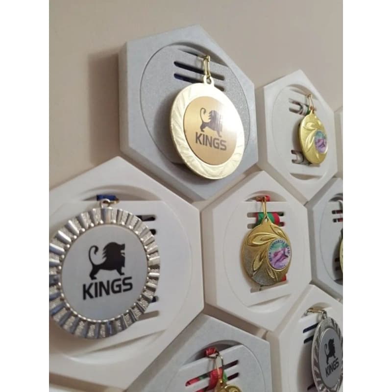 PORTA MEDALHAS DE PAREDE HEXAGONAL - Organize e Exiba suas Conquistas