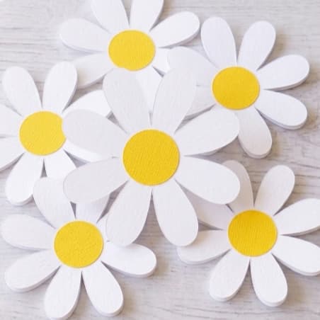 Aplique Mini Margarida 5cm Sem Palito Flor em Camadas Decoração Festa Abelhinha Jardim Encantado Doces abelha jarsim