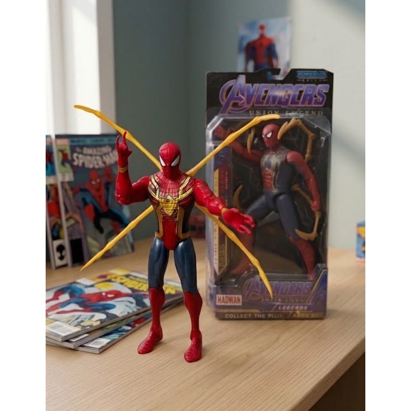 Brinquedo Boneco Homem Aranha Com Garras e Luz no Peito Marvel