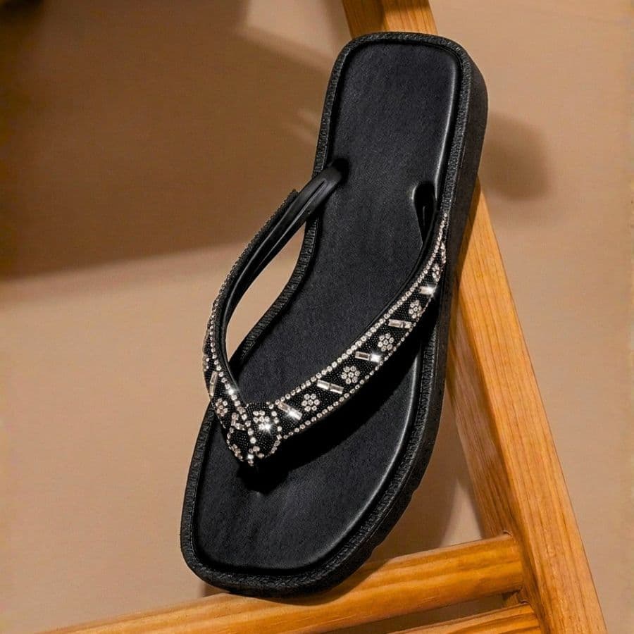Chinelo Feminino Verão Tira Brilhante de Strass Brilho Enfeite Sandália Confortável Macio