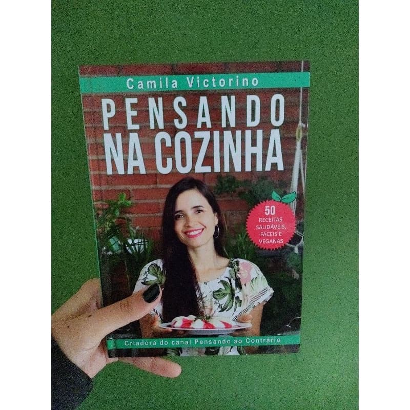 Livro Pensando na Cozinha (Camila Victorino)