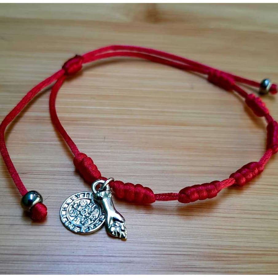 Pulseira 7 Nós Vermelha Kabballah de Proteção com Medalha de São Bento e Figa