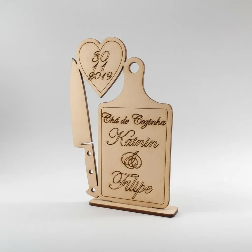 KIT LEMBRANÇA Centro de mesa personalizado chá cozinha noivos tábua faca