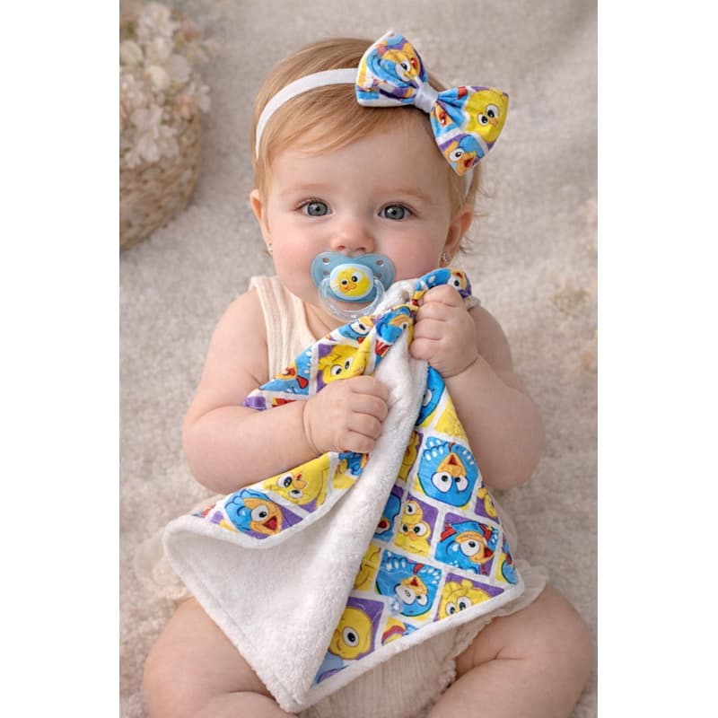 Kit Naninha Bebê + Laço de Cabelo Estampa Galinha Azul Macia Antialérgica