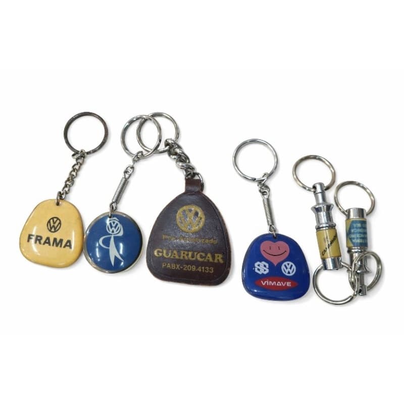 kit com 5 chaveiros antigos da volkswagen
