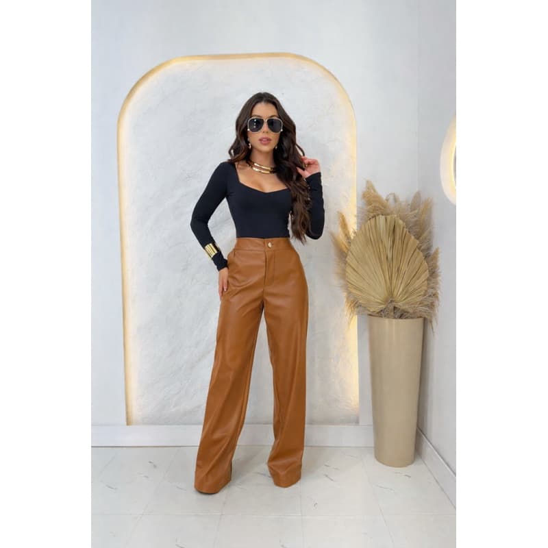 Calça courino P M G GG chic elegante empoderada para o inverno cós alto botão estruturada calça preta marrom e caramelo