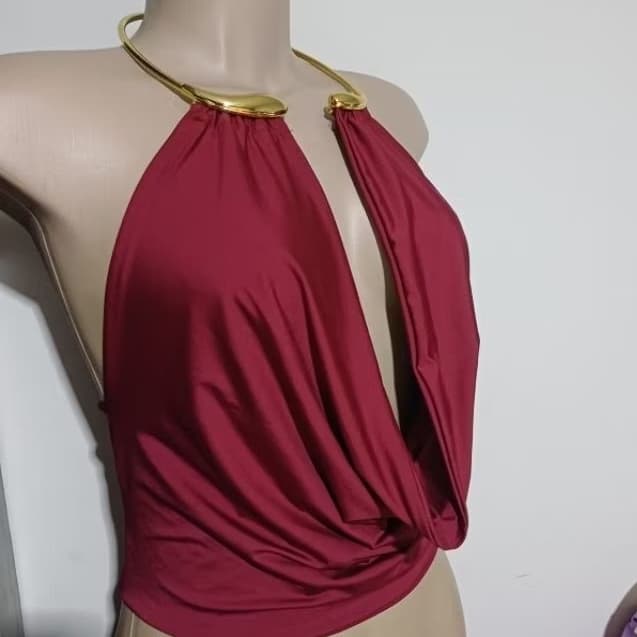 Blusa Feminina Semi Cropped Com Colar.
