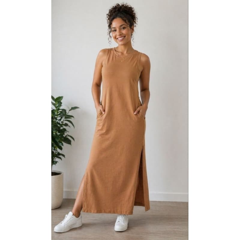 Vestido Longo Feminino Cavado com Fendas Laterais e Bolsos