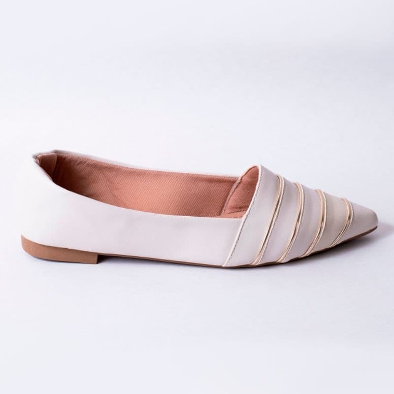 Sapatilha Feminina Confort Bico Fino Alongada Off-White com Detalhe em Filet Ouro