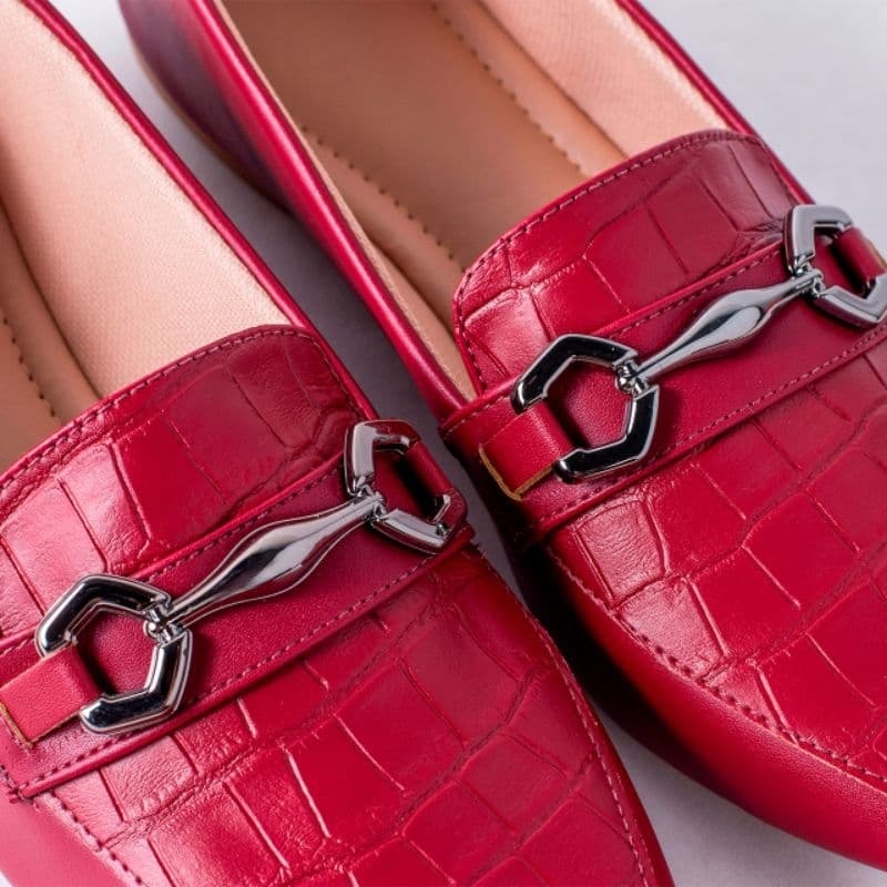 Sapatilha Mocassim Feminina Alongada Confort no tom Marsala com Enfeite Onix