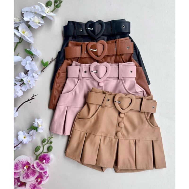 Saia feminina Infantil Juvenil couro com cinto coração plissada Moda Blogueirinha