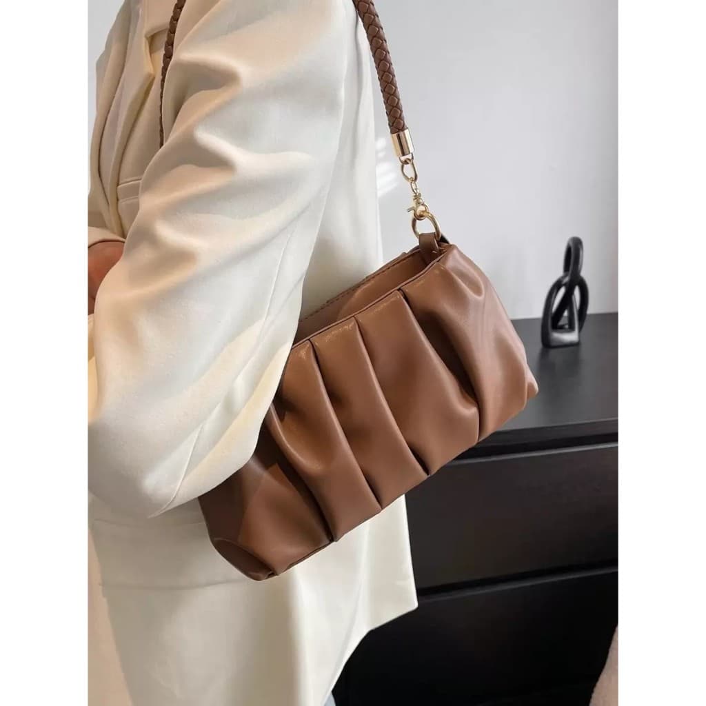 Bolsa de mão vintage, bolsa de inverno, bolsa transversal com design moderno em couro PU franzido. Bolsa de mão feminina