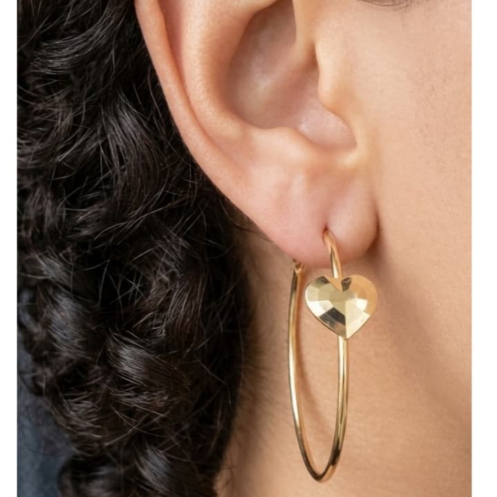 Brinco Feminino Argola design Coração Dourado livre de nÍquel.