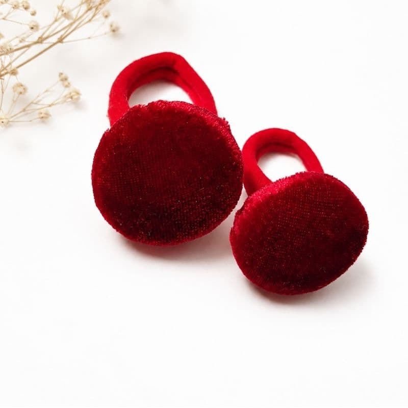 par de pompom de cabelo infantil em veludo