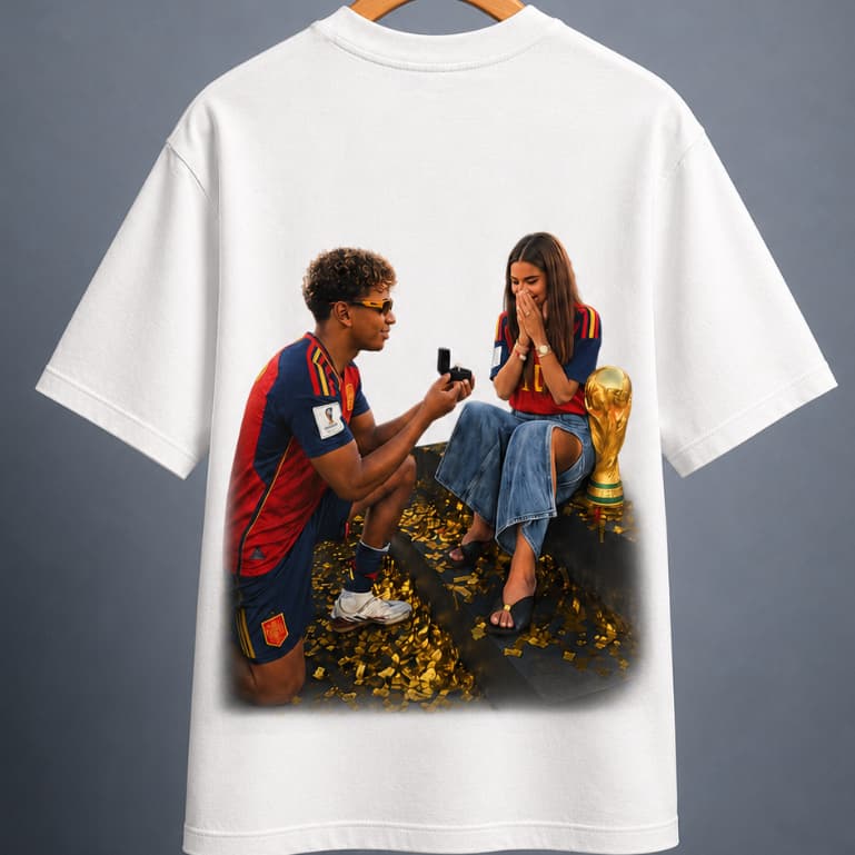 Camiseta Oversized Pedido de Casamento Copa Estampa Romântica Casal Futebol Unissex Premium