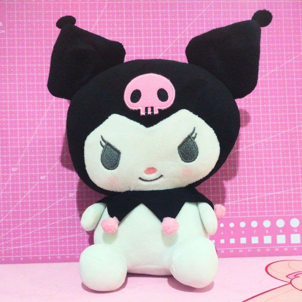 Pelúcia Kuromi Sanrio 25cm - USADO