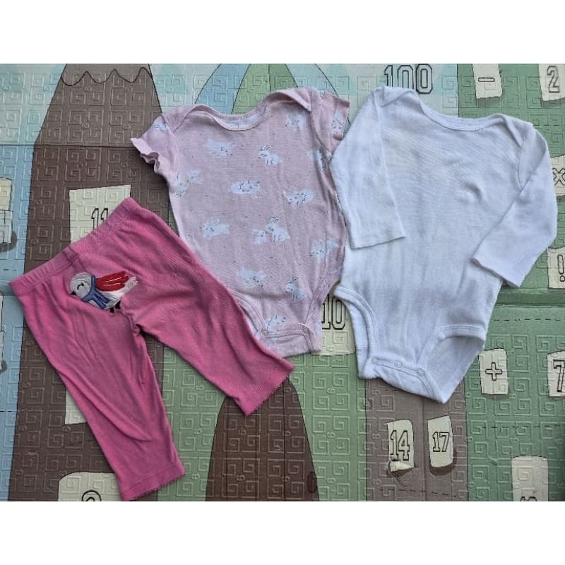 > Desapego 6 meses Carters e Teddy Boom body e Calça bebe menina