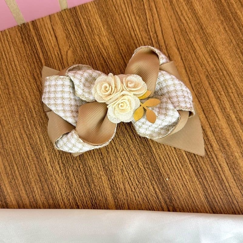 Laço infantil com flores rosa/bege