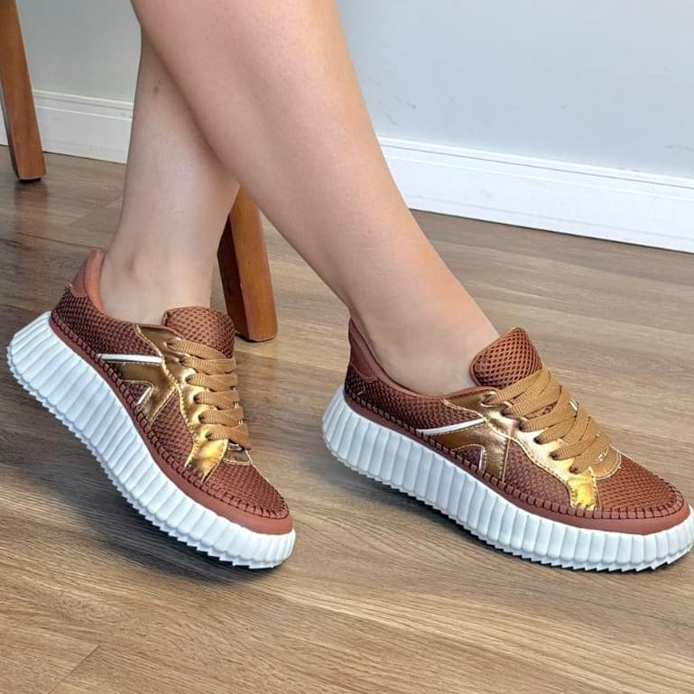 Tênis Feminino Preto e Dourado Casual Fashion, Plataforma Chunky, Solado Branco, Confortável e Moderno para Looks Estilo