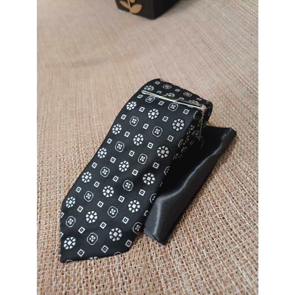 Kit Gravata Masculina + Lenço de Bolso + Prendedor