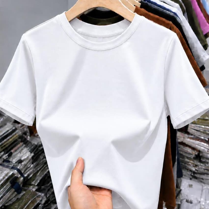 Camiseta de algodão macio, 94% algodão e 6% elastano, slim fit, alta elasticidade, modelo em branco