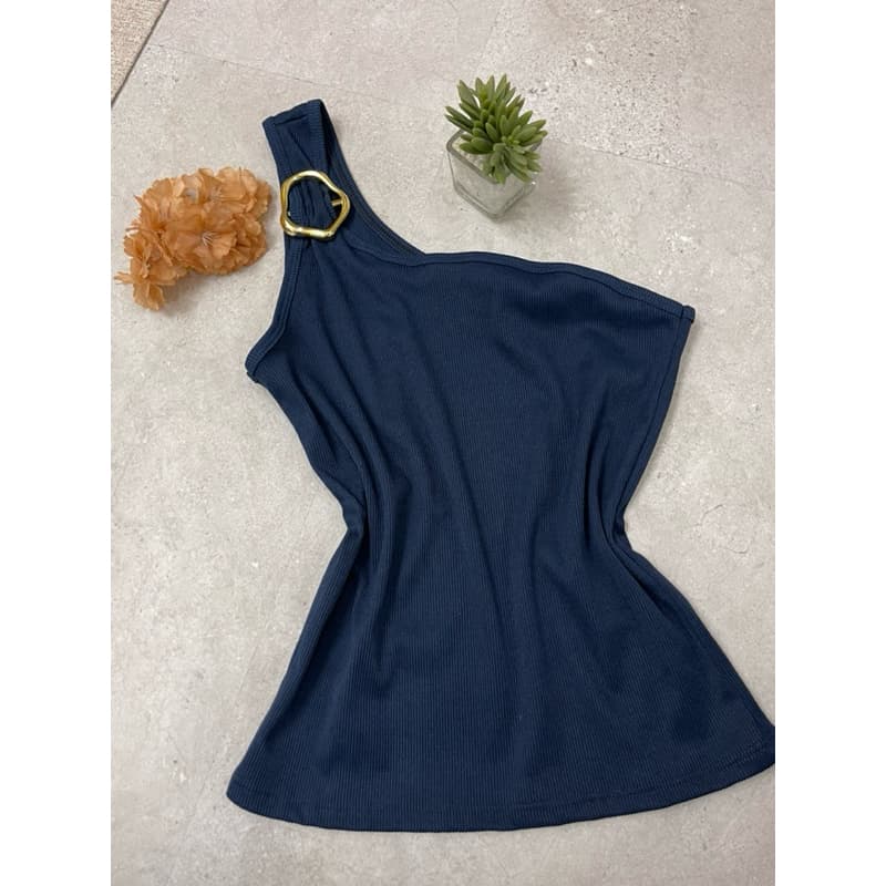 Blusa Feminina Nula Manga Argola Assimétrica Dourada