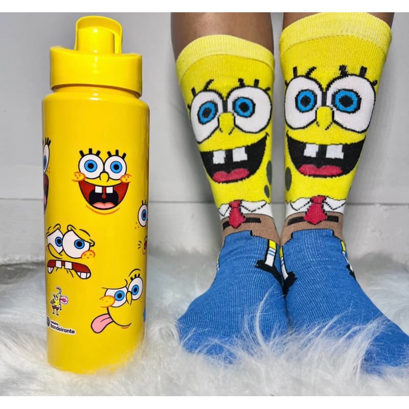 Kit Garrafa Squeeze e meia Divertida personagem Bob Esponja Hello kitty 750ml