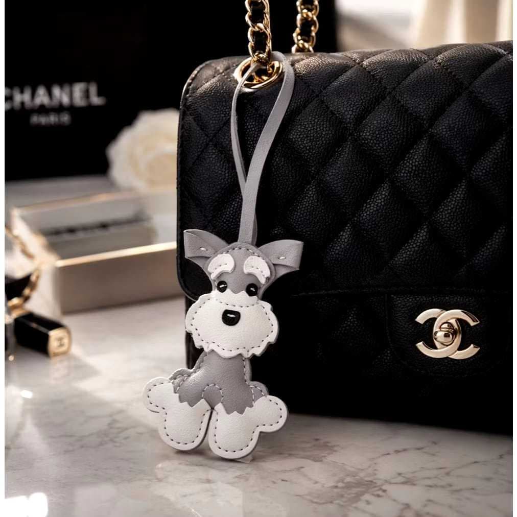 Chaveiro de Bolsa Cachorro Schnauzer Fofo | 10cm | Pingente Pet Couro Sintétic