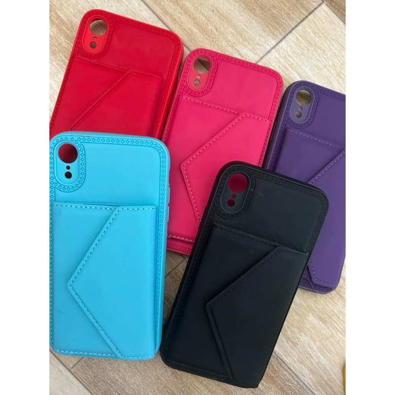 Capa para celular iPhone XR com carteira