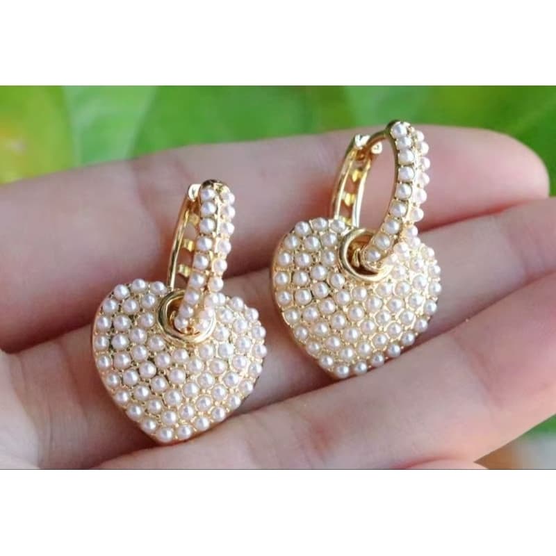 Brincos de Coração com Pérolas - Design Elegante para Mulheres