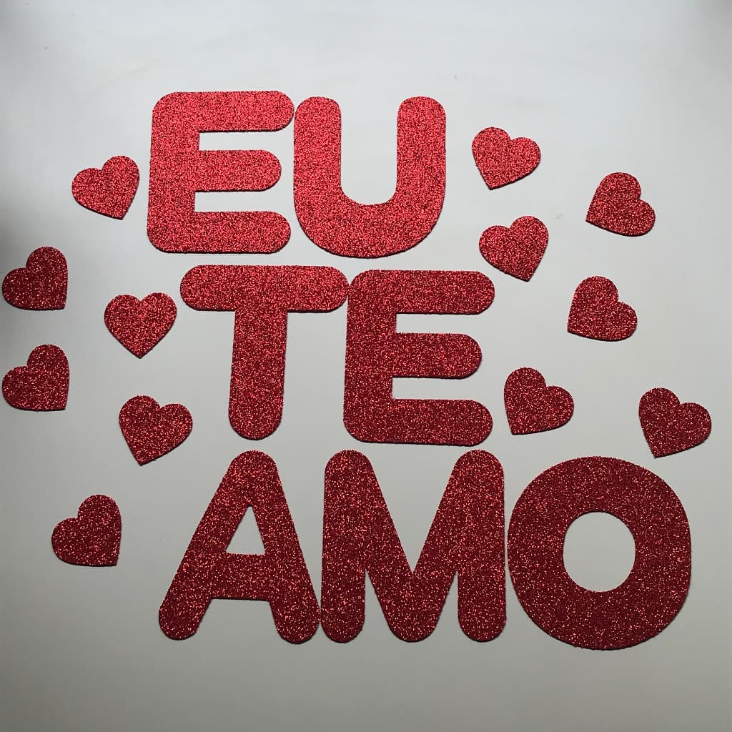 Escrita Decorativa Eu Te Amo em EVA com Glitter para Decoração Romântica