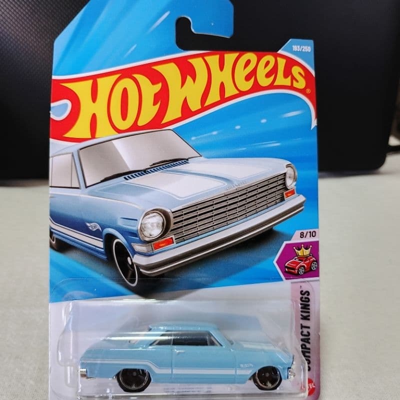 Hot Wheels - Carrinho miniatura - Colecionável - original Mattel -63 Chevy II Lote J 2026