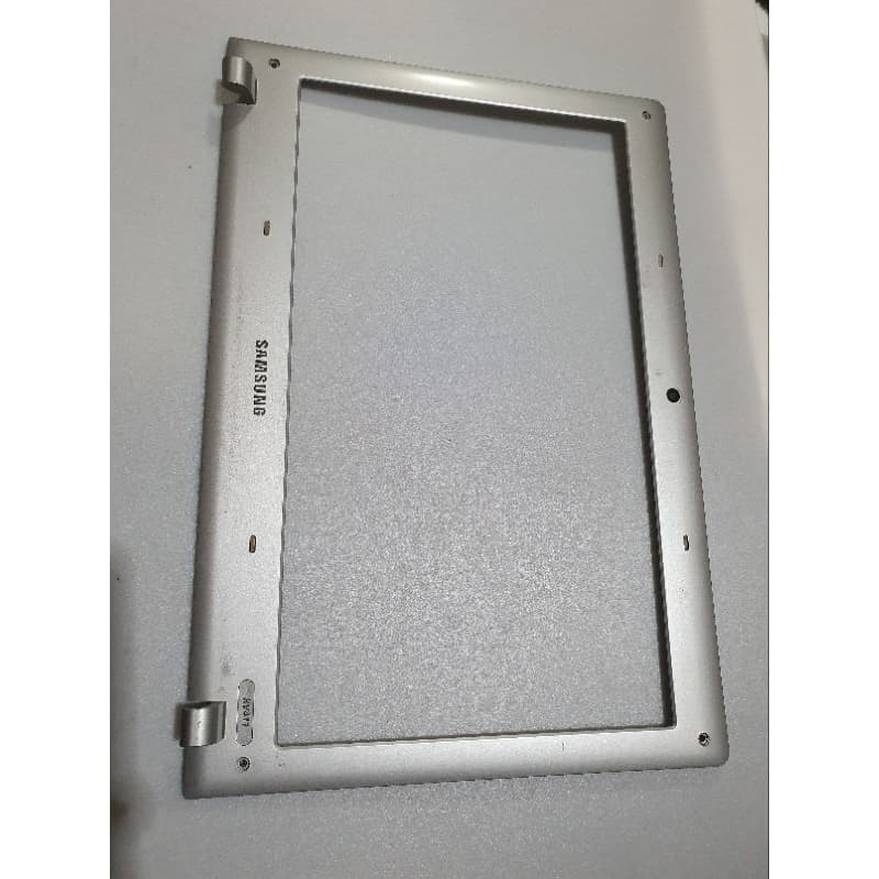 Moldura Da Tela Bezel Samsung Rv411 Rv415 Original Detalhe