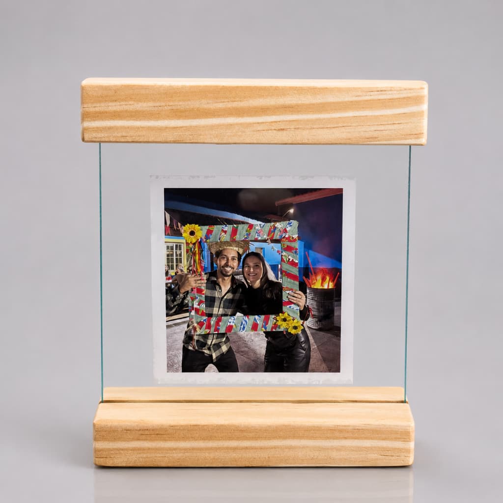 Porta Retrato de Mesa Madeira e Vidro Duplo 10x10 para Fotos e Decoração