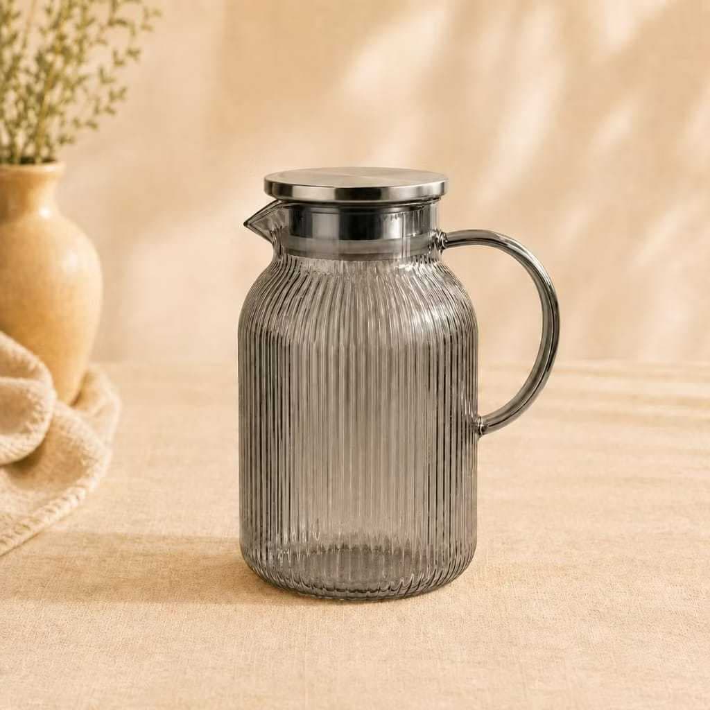 Jarra de Vidro Solar Canelada Fumê 1,5L Tampa Inox Elegante
