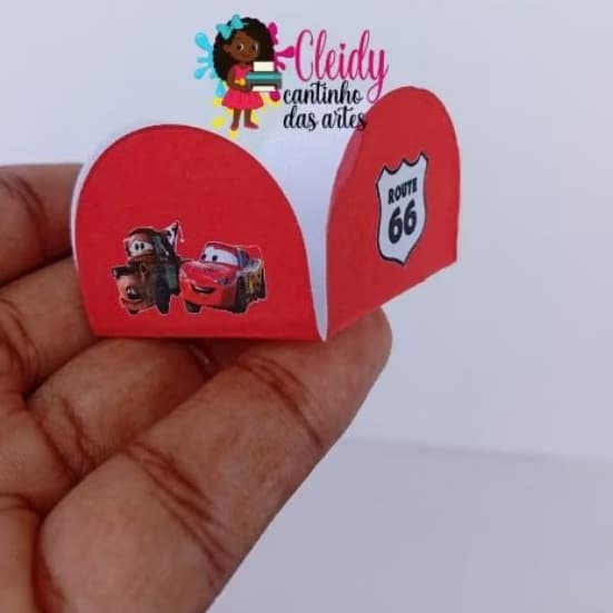 Forminha de doces com 10 Toper Carros/Forma de brigadeiro Relâmpago MC Queen
