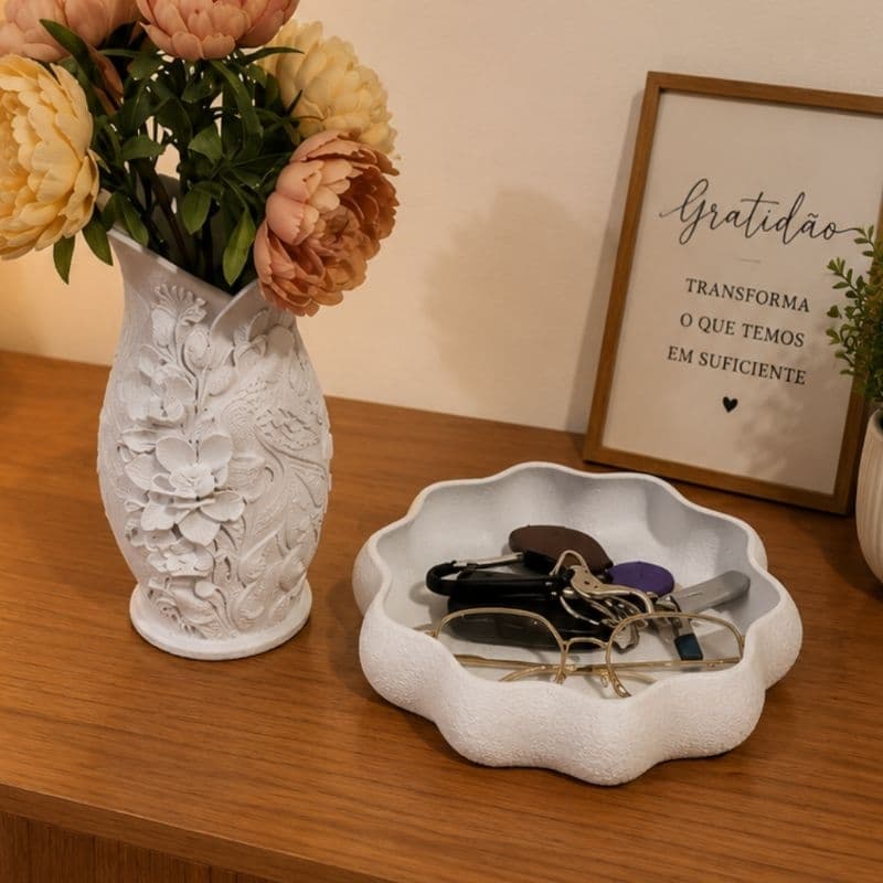 Kit Decorativo Vaso e Cesto Organizador porta chaves,porta-perfumes, porta Maquiagem Moderno com desenho em alto relevo.