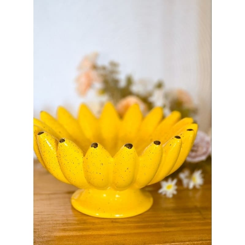 Fruteira média em formato de Banana em ceramica