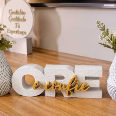 Kit Decorativo "Ore e Confie" com 2 Vasos 3D Modernos para Sala e Aparador