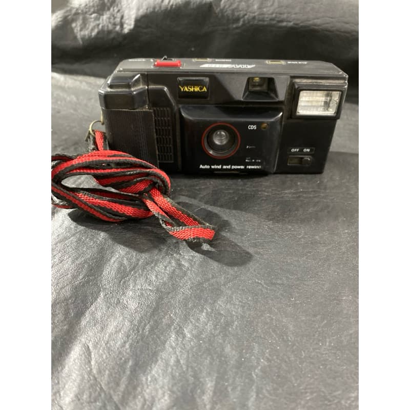 Câmera analógica Yashica AW 818
