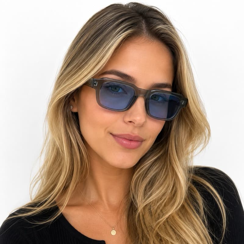 Óculos feminino de sol escuros com lentes azuis