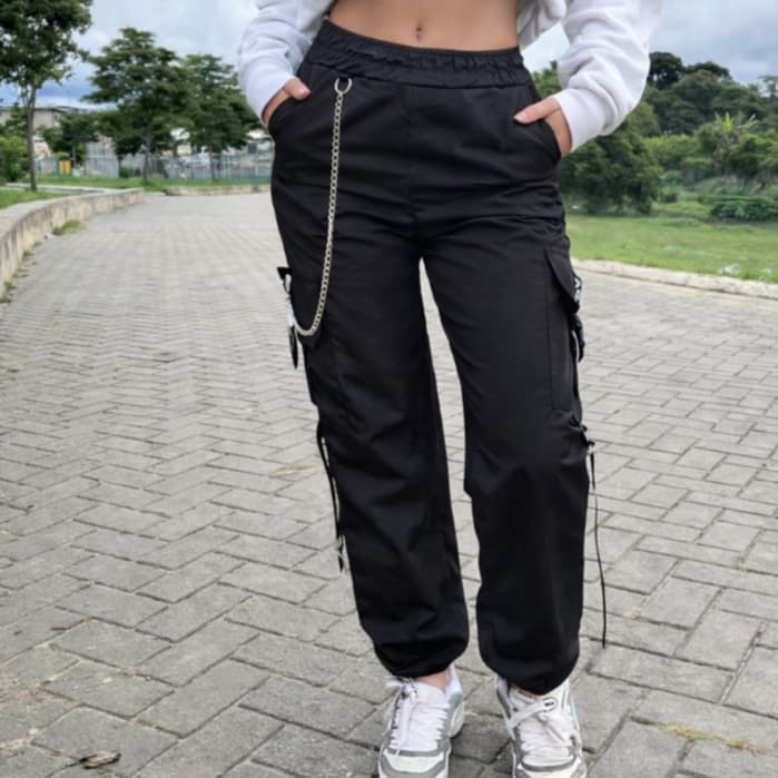 Calça Cargo Feminina com Bolsos Laterais com Detalhes de Corrente Tactel | 4 bolsos  Tik Tok , Bloguerinha