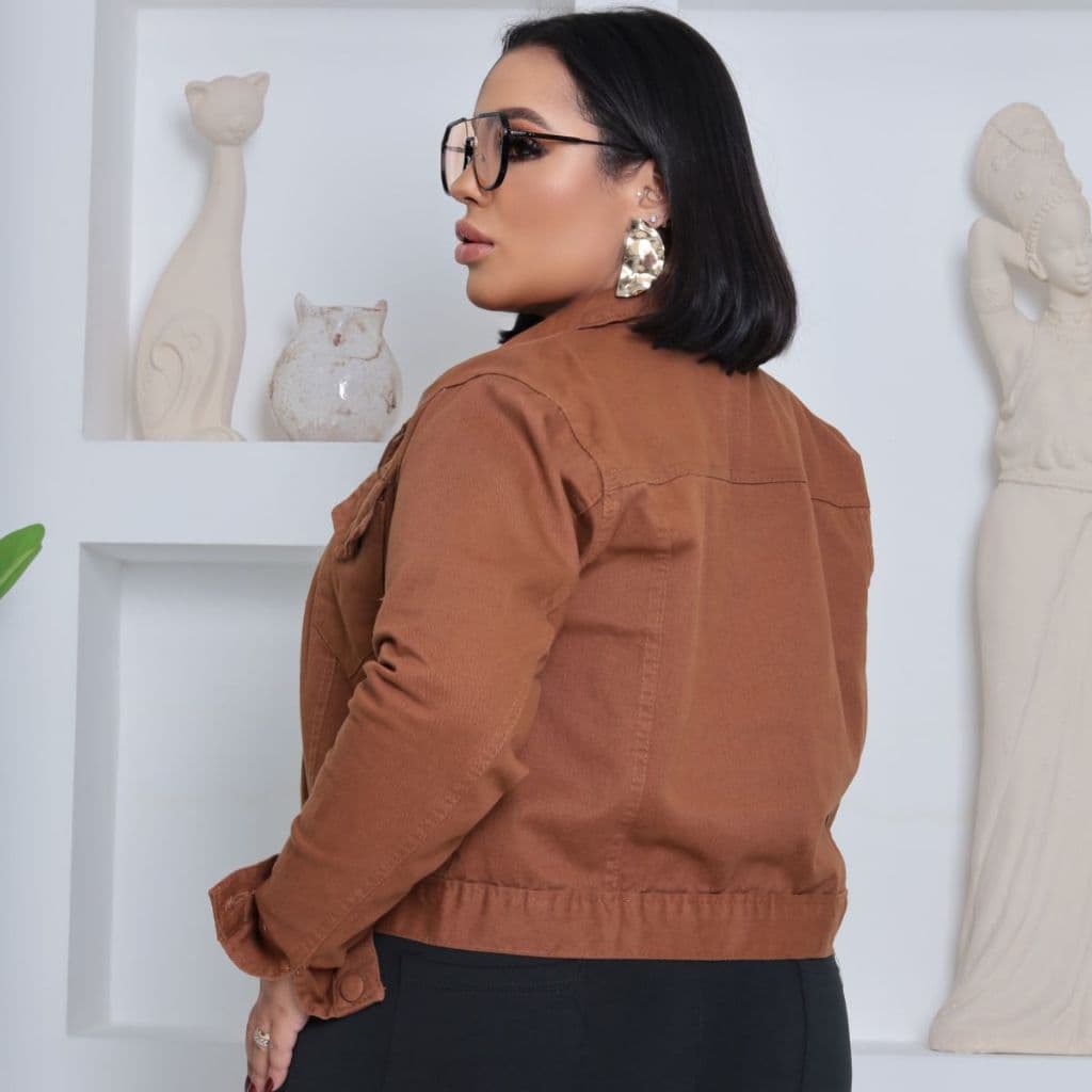 Jaqueta Cropped Jeans Feminina Plus Size Com Barra Botão Encapado 100% jeans Moda Plus Size