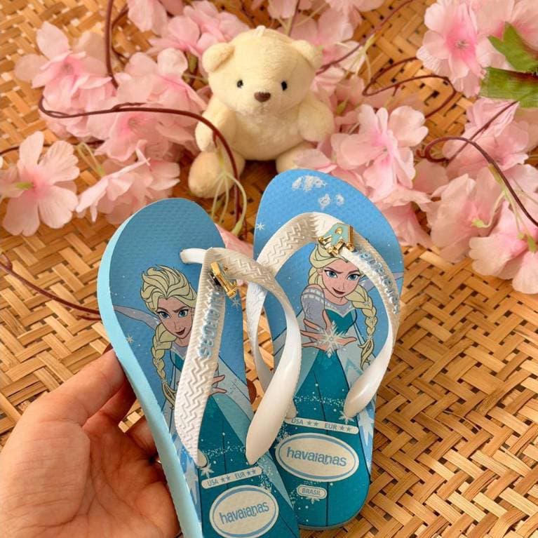 Sandália Menina Chinelo Infantil com Pingente Personagem Antiderrapante Leve frete grátis Confortável