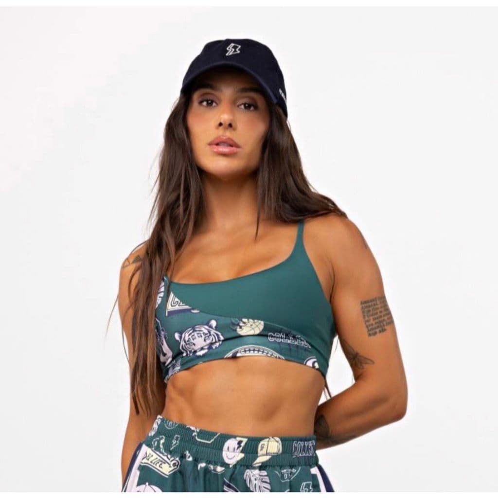 Top Fitness Ondas Estampado College – Alça Fina, Recorte Wave e Sustentação Confortável